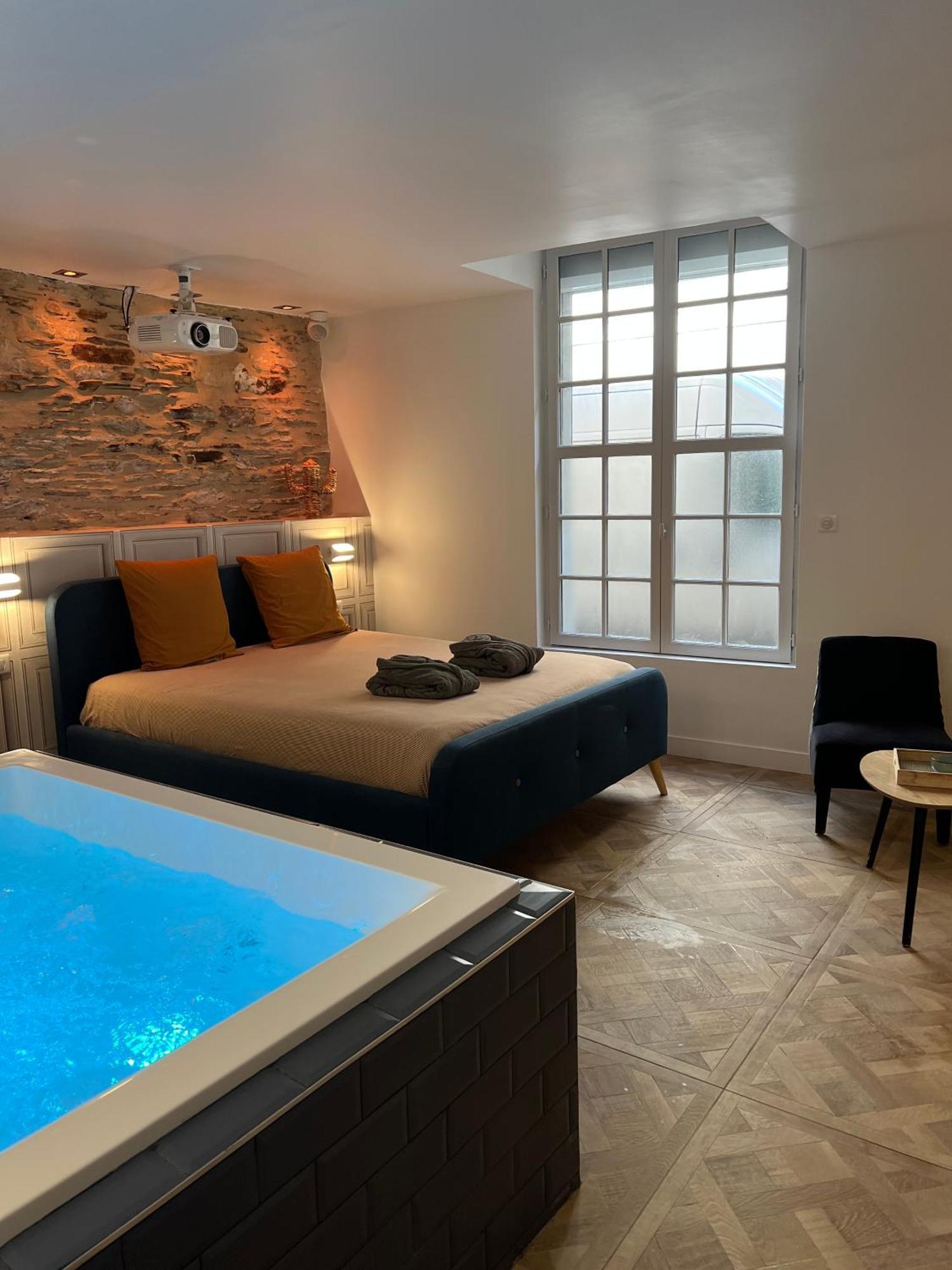 Appartement Avec Jacuzzi Sauna & Home Cinema - Nid D'Angers Ngoại thất bức ảnh