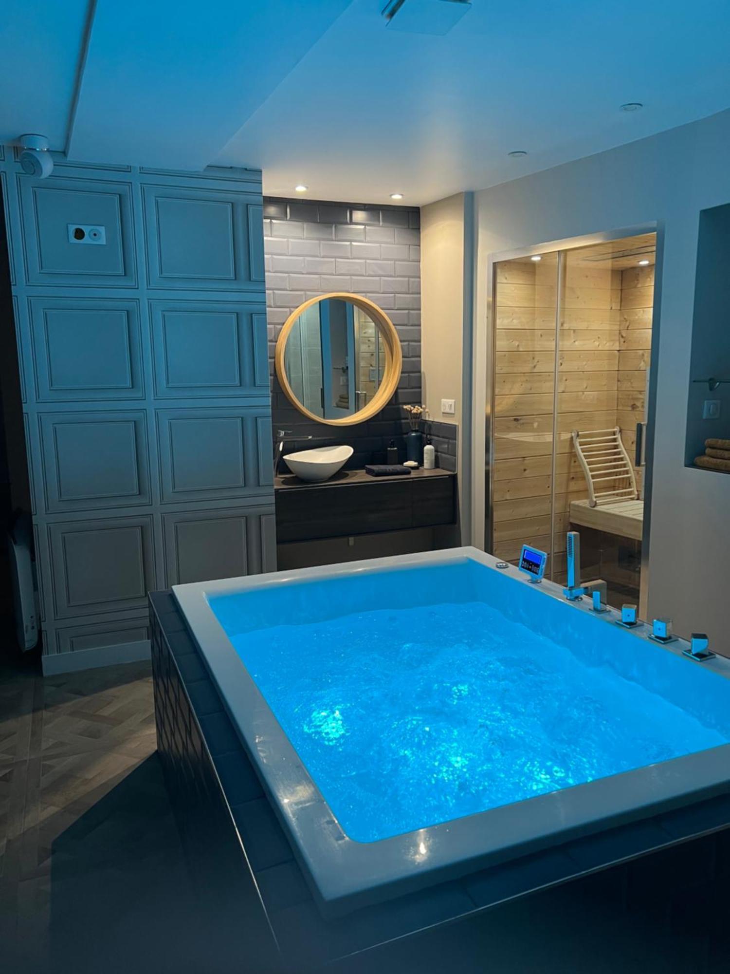 Appartement Avec Jacuzzi Sauna & Home Cinema - Nid D'Angers Ngoại thất bức ảnh