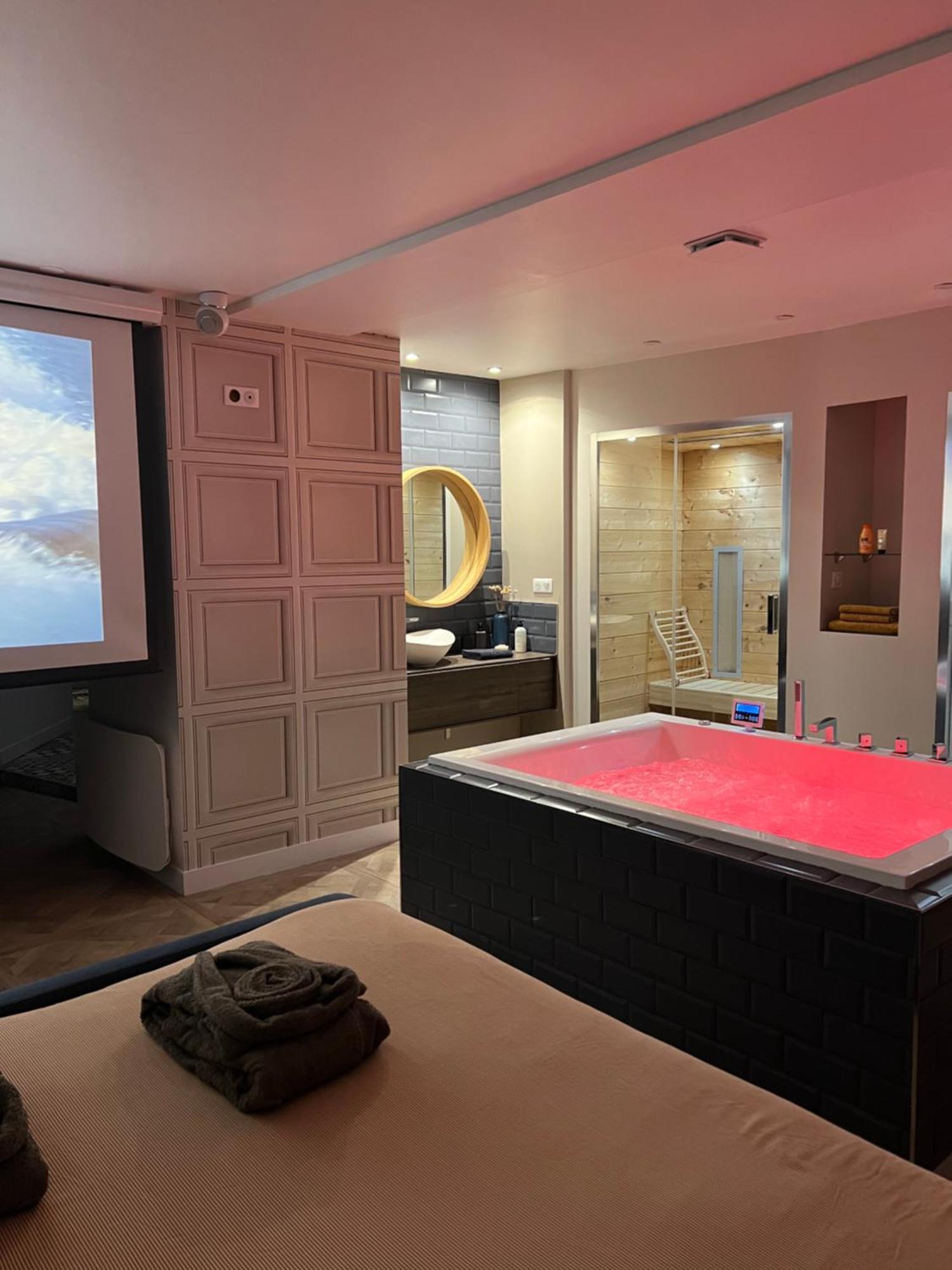 Appartement Avec Jacuzzi Sauna & Home Cinema - Nid D'Angers Ngoại thất bức ảnh
