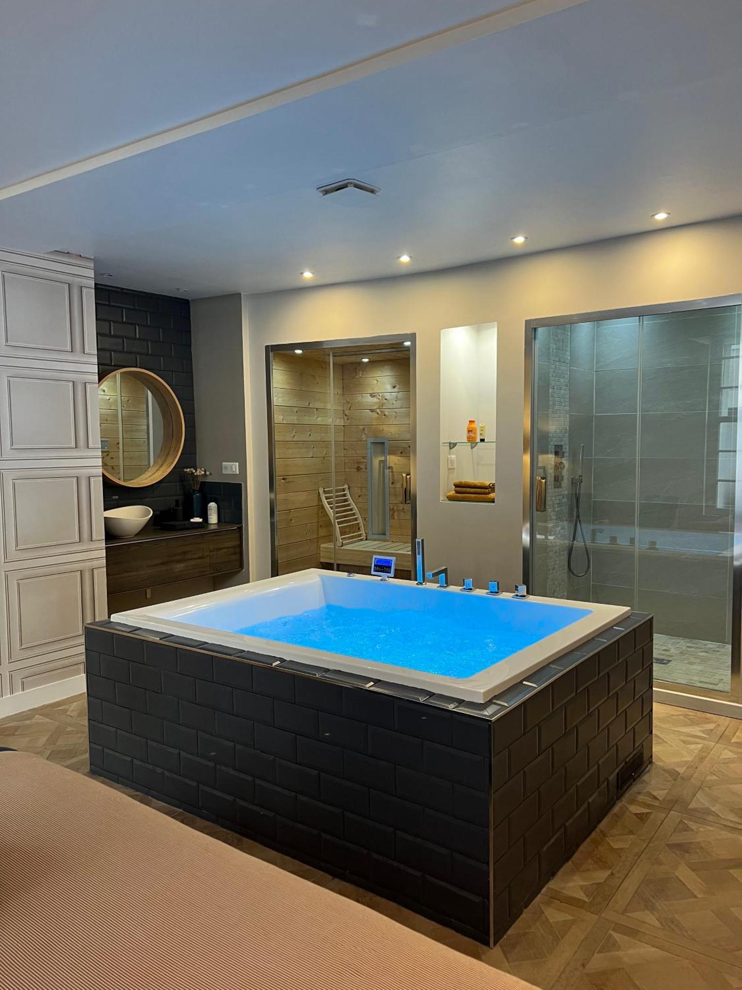 Appartement Avec Jacuzzi Sauna & Home Cinema - Nid D'Angers Ngoại thất bức ảnh